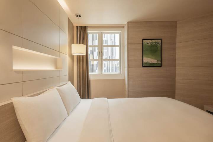Room 26 of 38