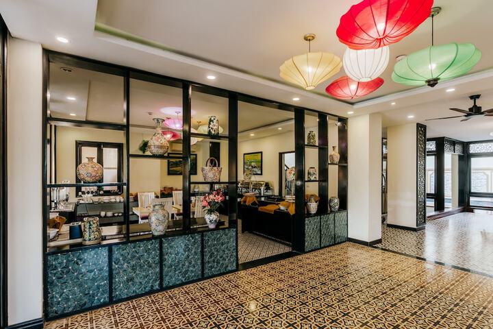Guest Lobby