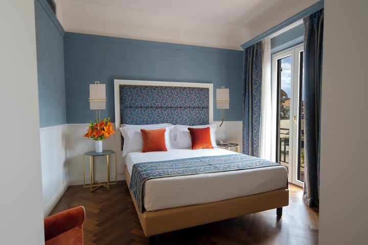 Room 32 of 82