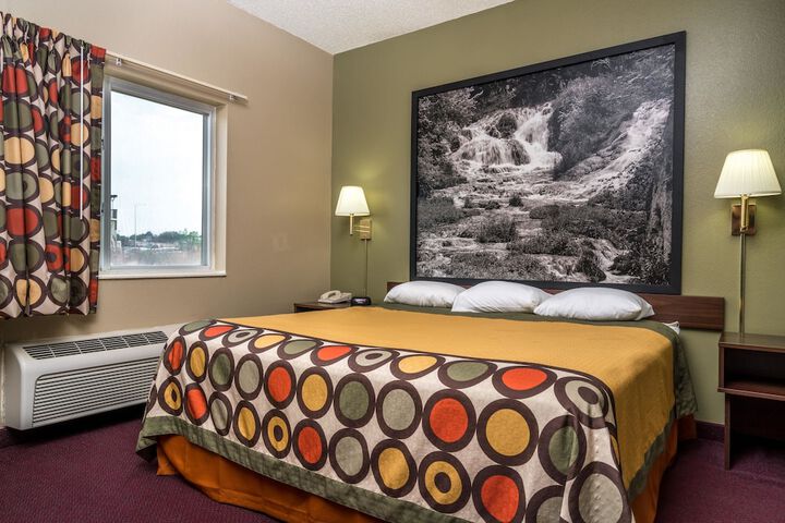 Room 6 of 31