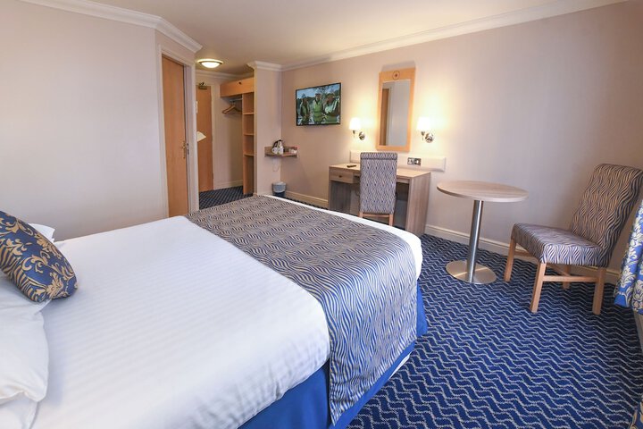 Room 34 of 216