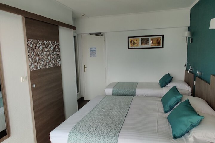 Room 12 of 50