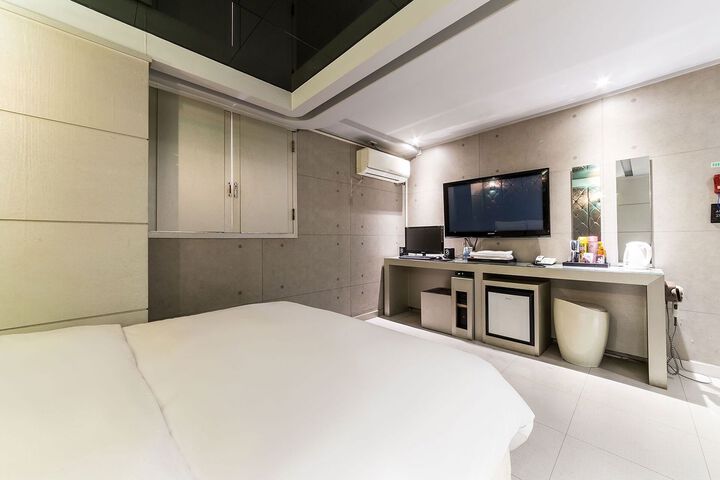 Room 40 of 92