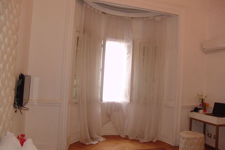 Room 11 of 25