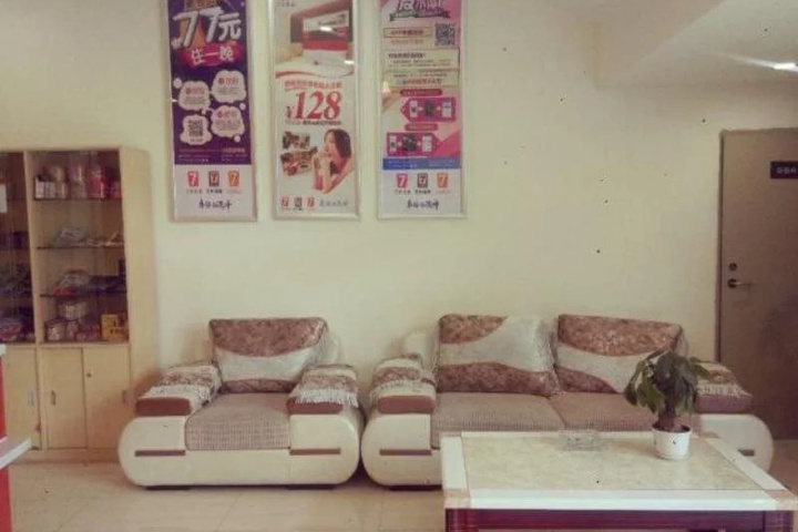 Room 5 of 10