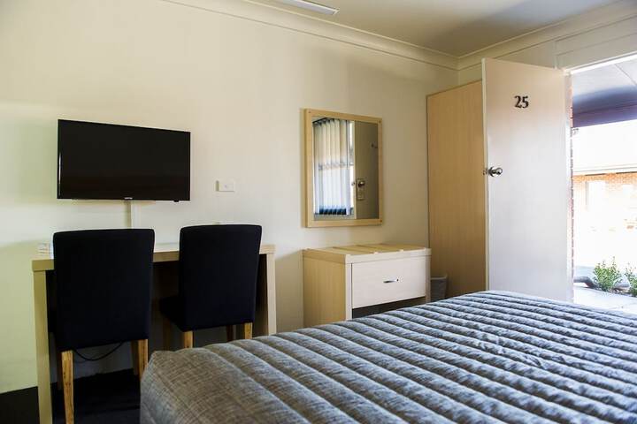 Room 4 of 37