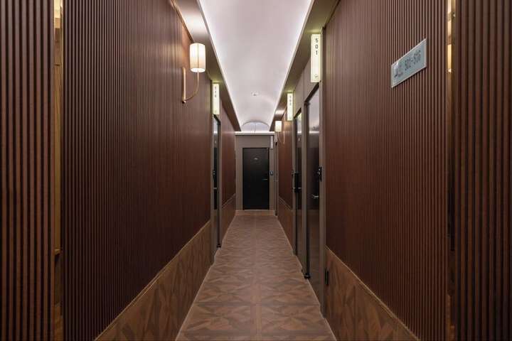 Ballroom/Hall 34 of 43