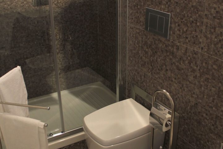 Room 9 of 20
