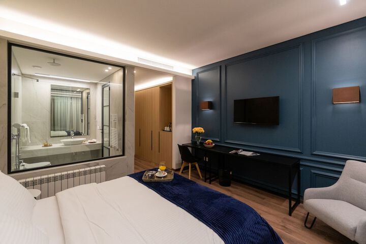 Room 17 of 49
