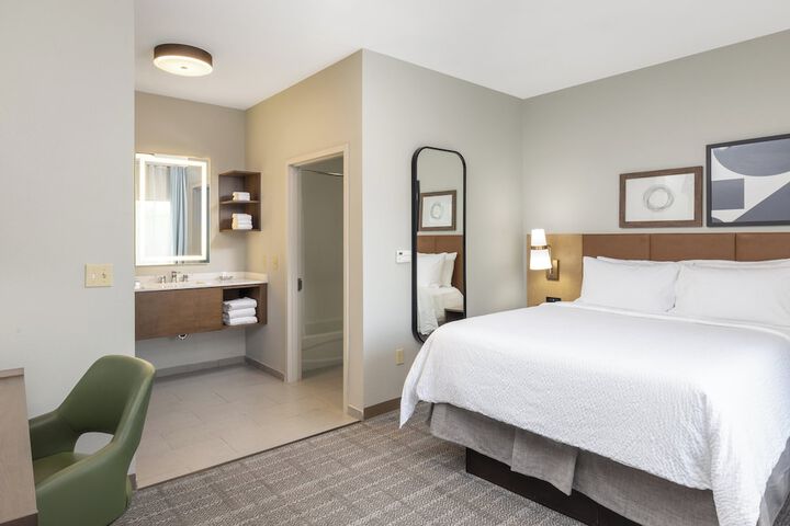 Room 6 of 24
