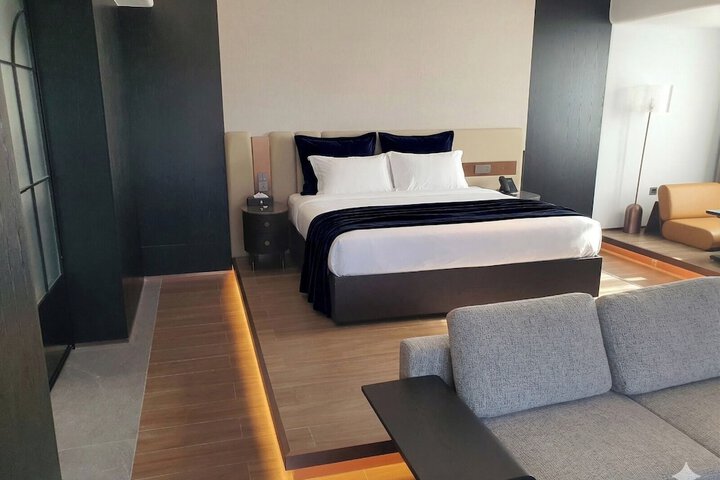Room 6 of 38