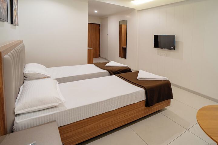 Room 8 of 25