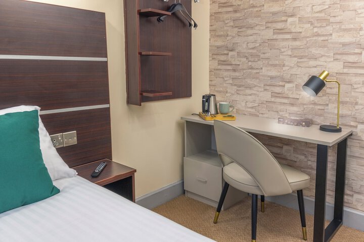Room 36 of 86