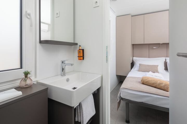 Room 106 of 222
