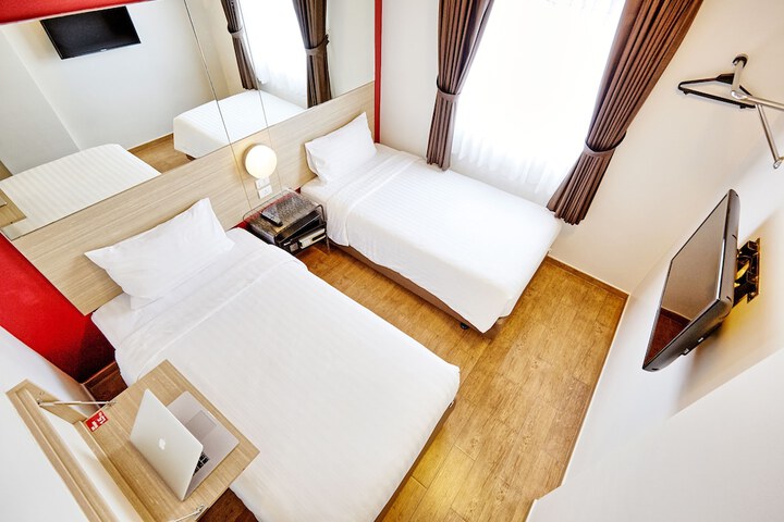 Room 14 of 27