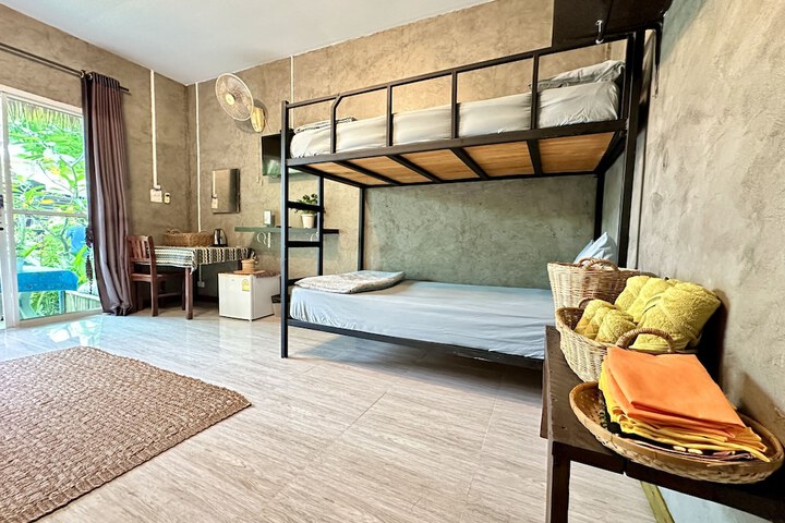 Room 14 of 102