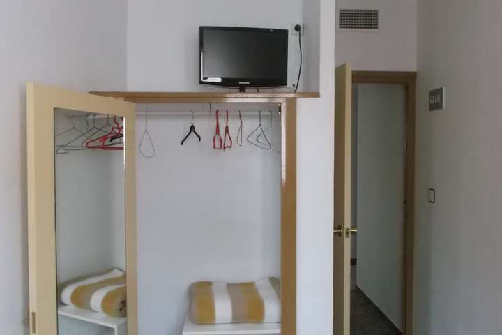 Room 6 of 31