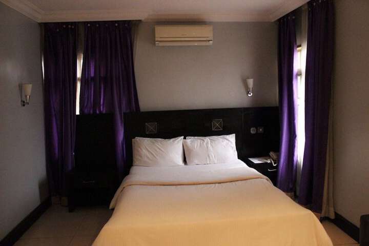 Room 8 of 35