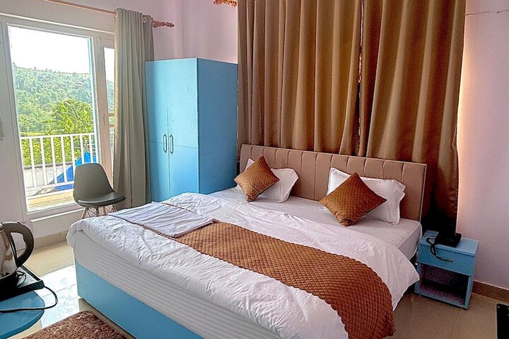 Room 2 of 27