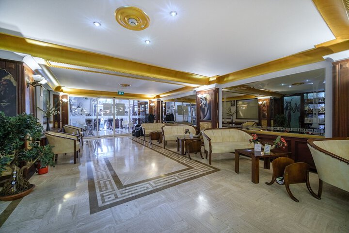Entrance & Lobby