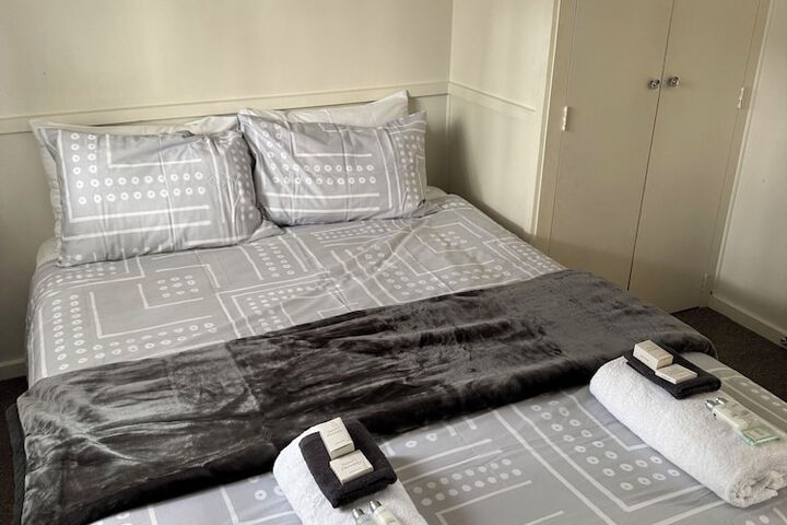 Room 4 of 27
