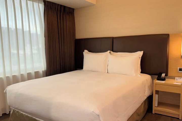 Room 4 of 42