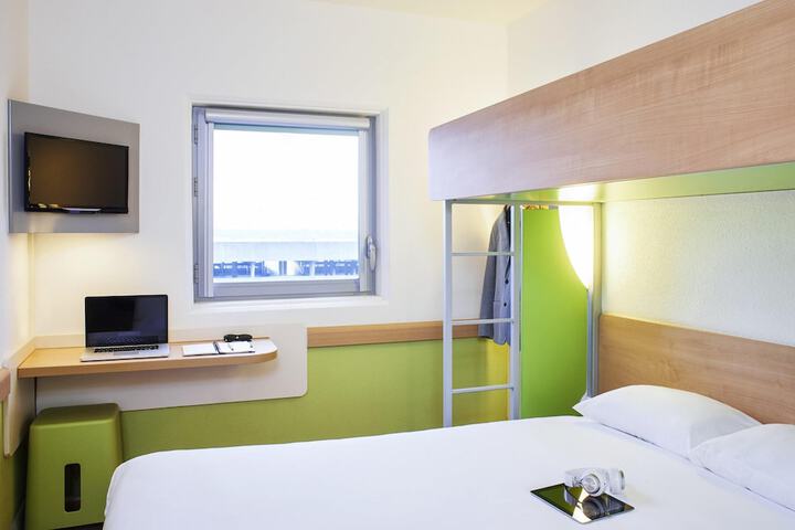 Room 16 of 42
