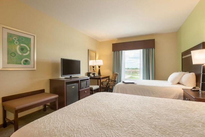 2 Queen Beds (4 of 5)