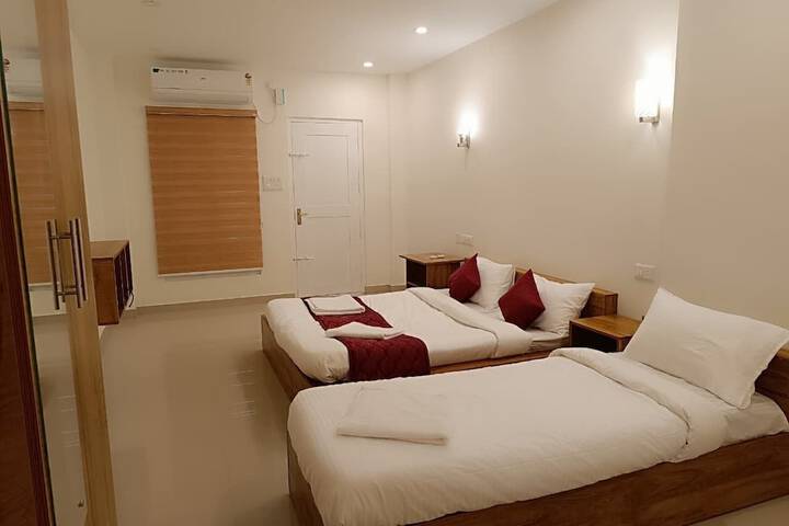 Room 5 of 13