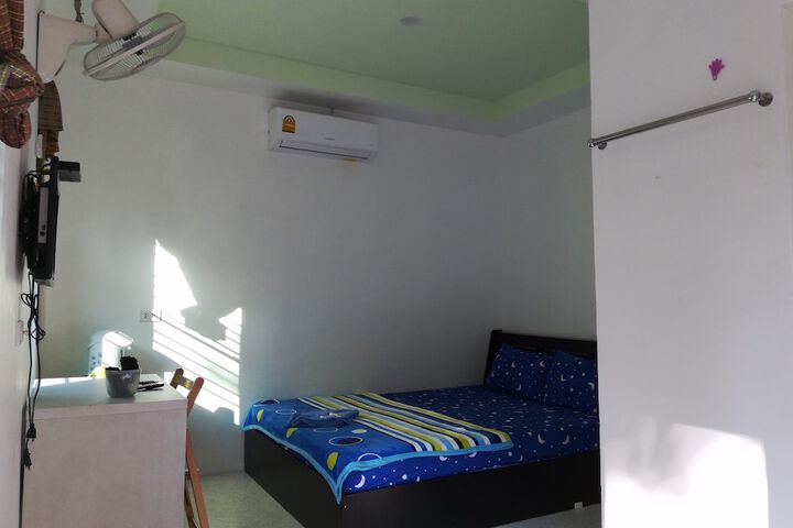 Room 2 of 25