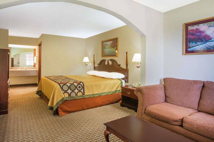 1 King Bed (2 of 11)