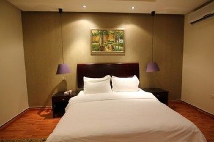 Room 9 of 20