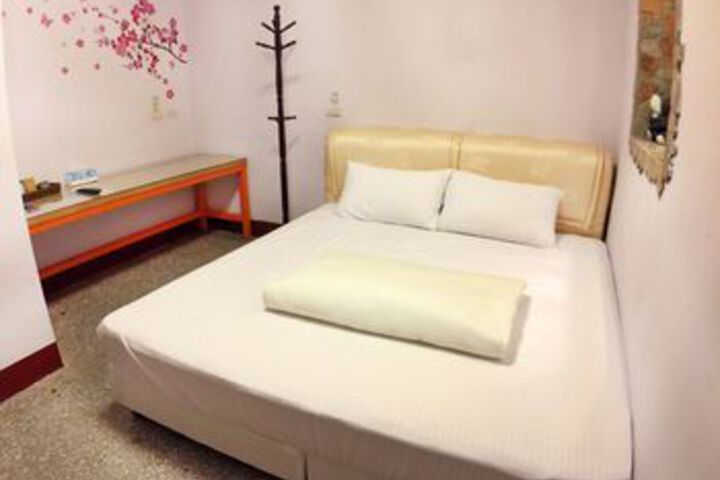 Room 12 of 33