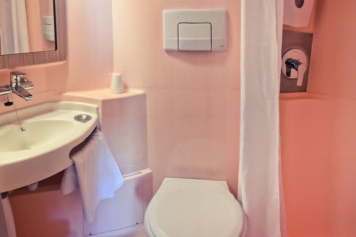 Room 21 of 46