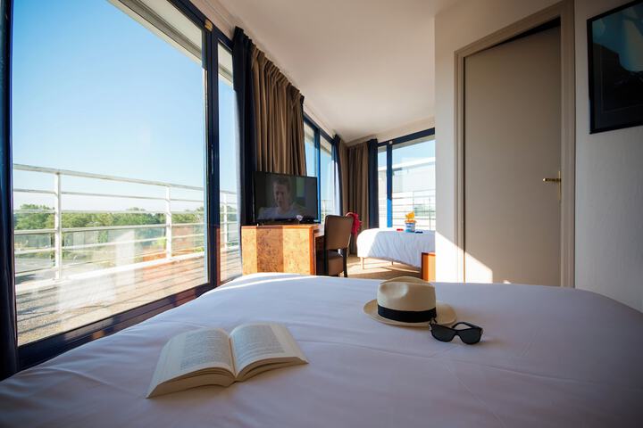Room 8 of 40