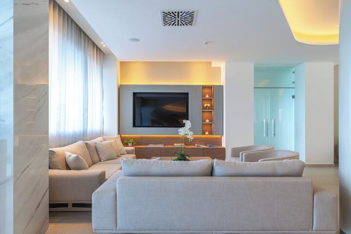 Entrance & Lobby