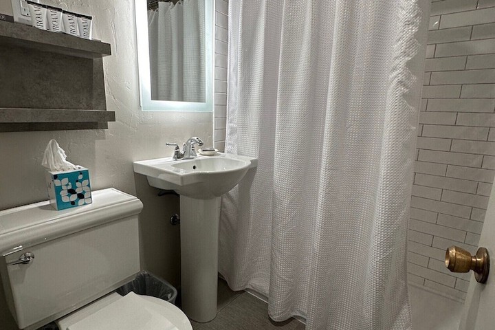 Room 157 of 220