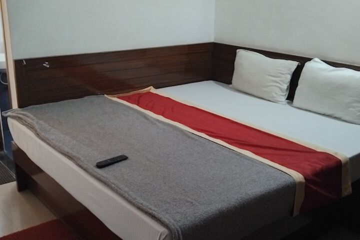 Room 12 of 18