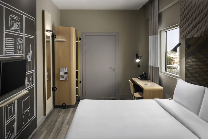 Room 25 of 112
