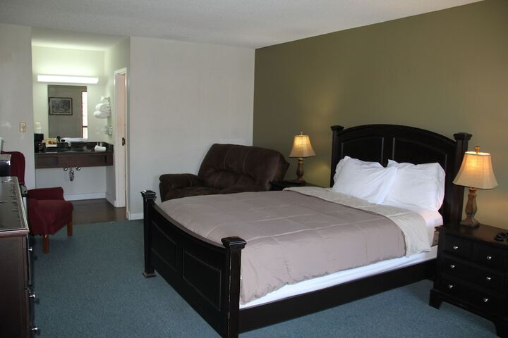 Basic Single Room 2 Double Beds (4 of 7)