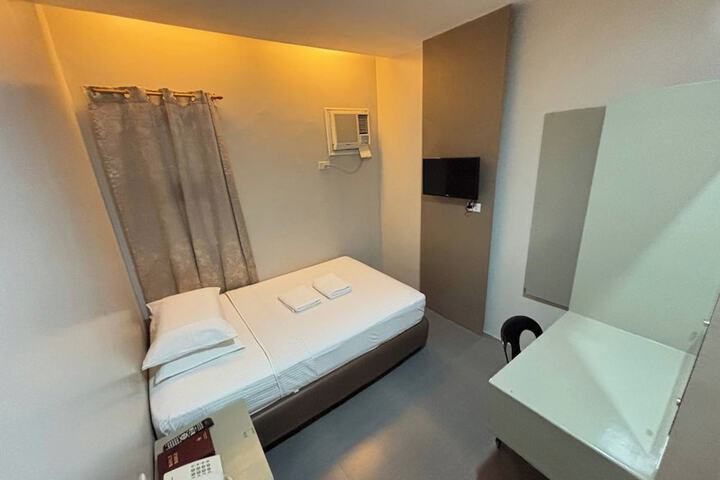 Room 10 of 96