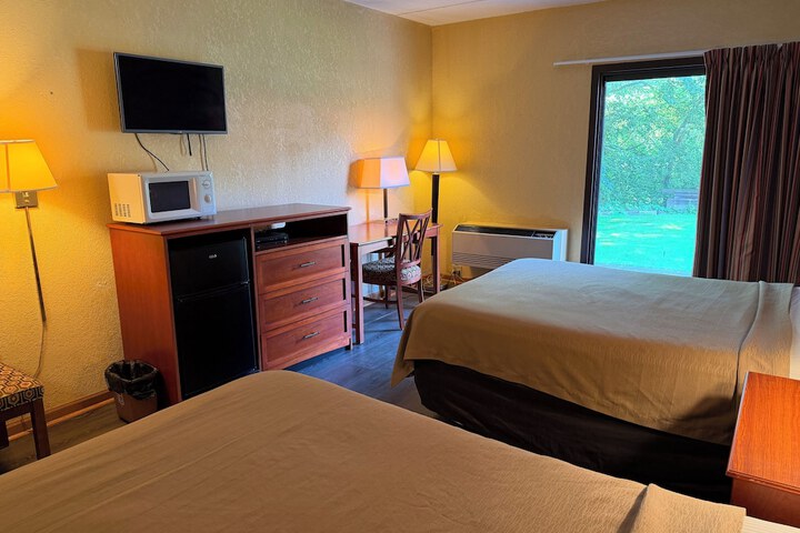Room 4 of 16
