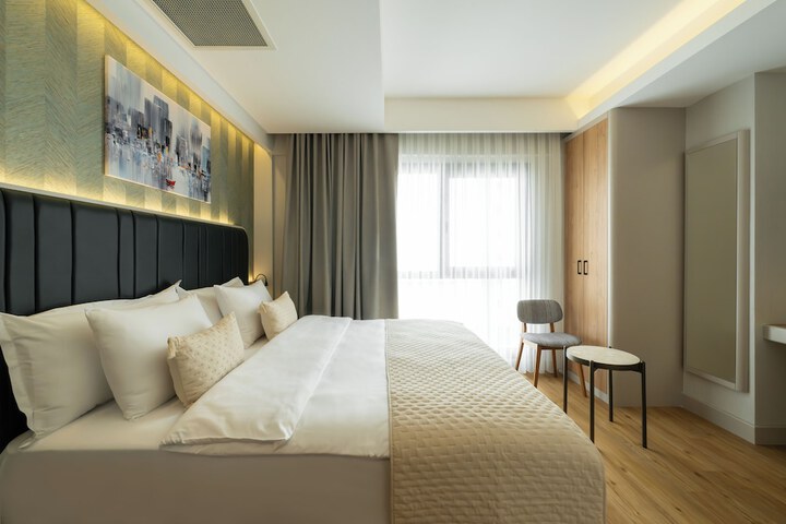 Room 34 of 76