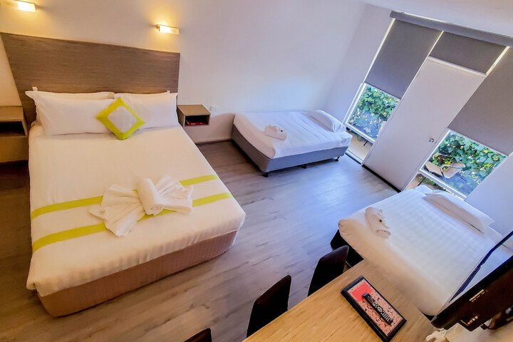 Room 32 of 100