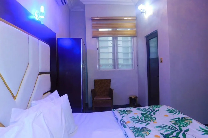 Room 7 of 14