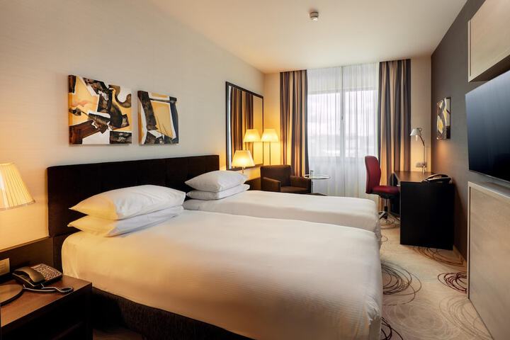 Room 20 of 115