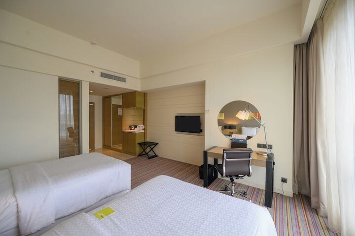 Room 9 of 30