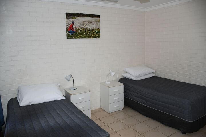 Room 13 of 27