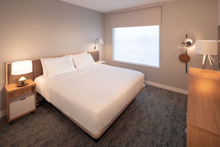 Room 6 of 33