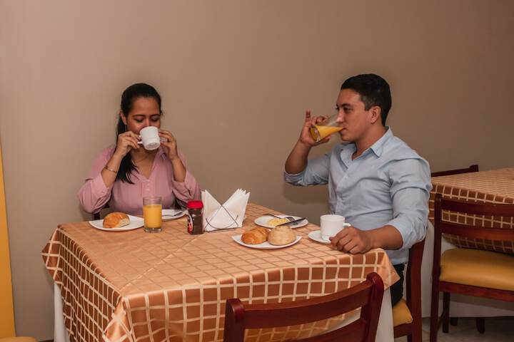 Dining 12 of 15